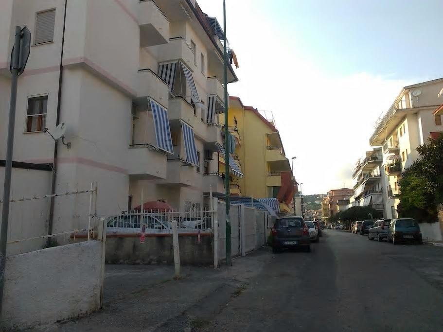 Trilocale A 800 Metri Dal Mare Apartman Scalea Kültér fotó